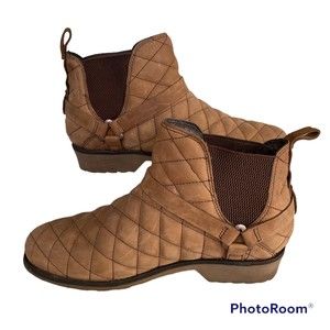 Teva Brown Waterproof Quilted Leather Womens Size 8 Ankle Boots Booties Chelsea